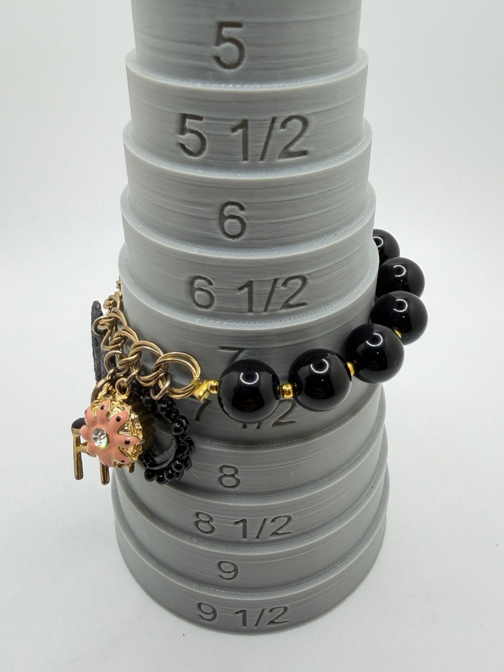 BETSEY JOHNSON Stretchy, gold tone metal, acrylic, charm bracelet! - Picture 10 of 11